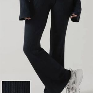 Dark blue/navy Atheleta Harmony Pose Pant